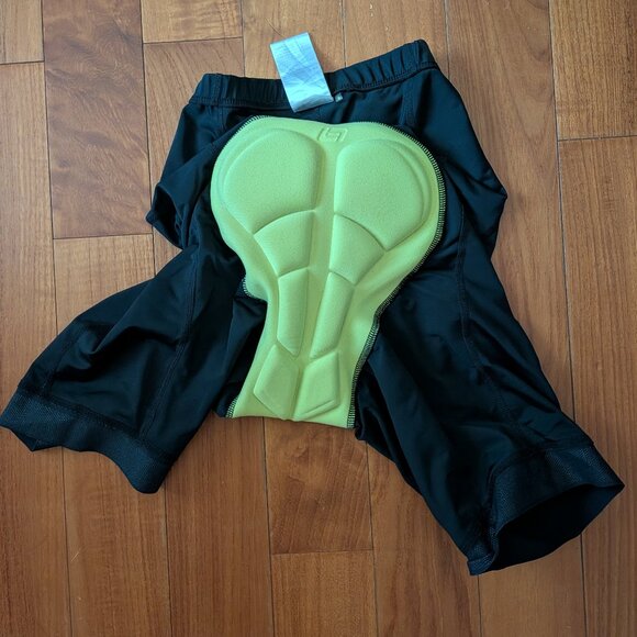 EUC Bellwether AXIOM cycling padded shorts w/ reflector stripes mens size M - Picture 2 of 3